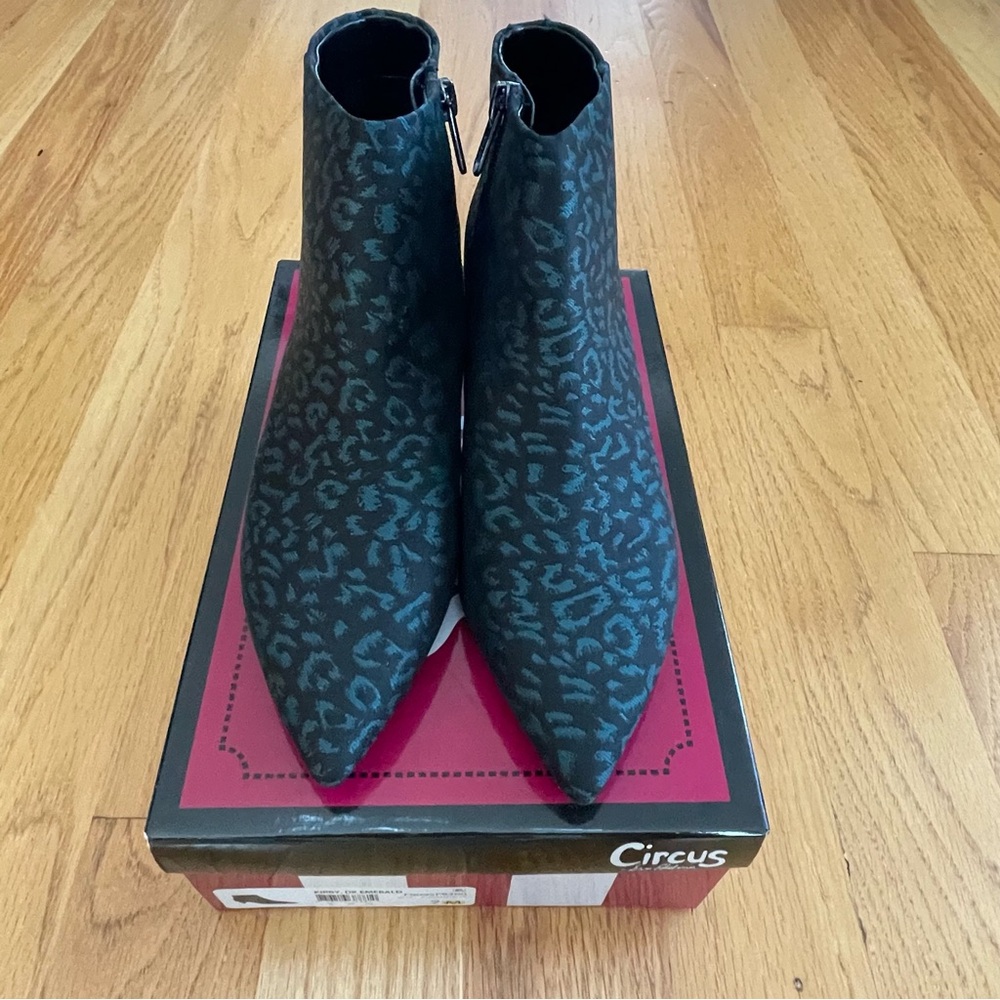 Circus by Sam Edelman Black Ankle Booties with Sophisticated Silhouette